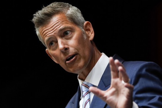 美国交通部长兼国家航空航天局(NASA)代理局长肖恩·达菲。新华/美联