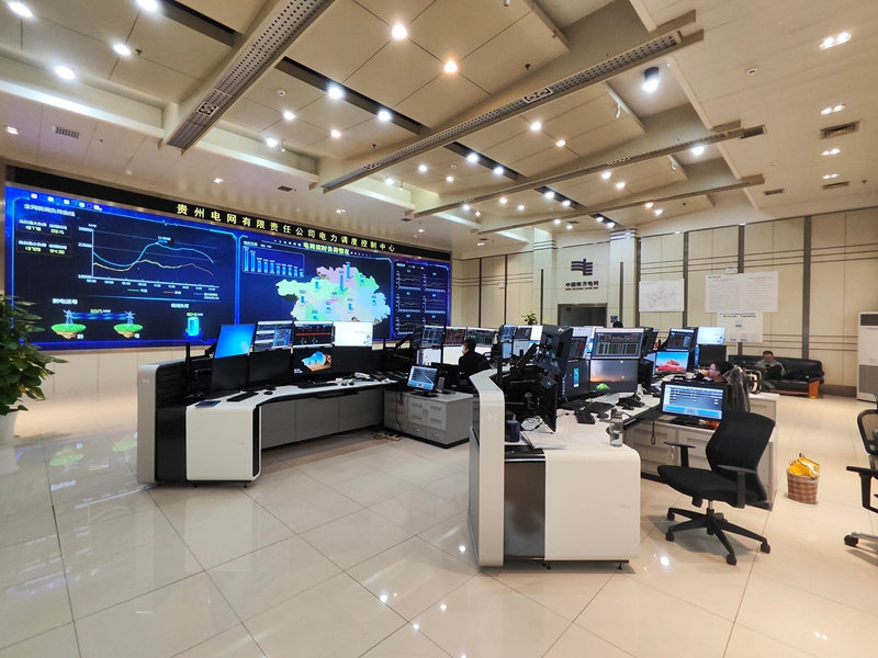 南方电网贵州电网公司电力调度中心积极优化调度,全力保障电力供应。贵州电网公司供图.jpg