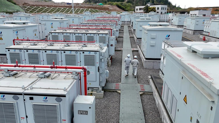 3、贞龙储能电站一角。 3、贞龙储能电站一角。