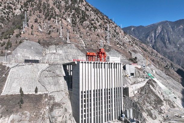 634图为双江口水电站进水塔